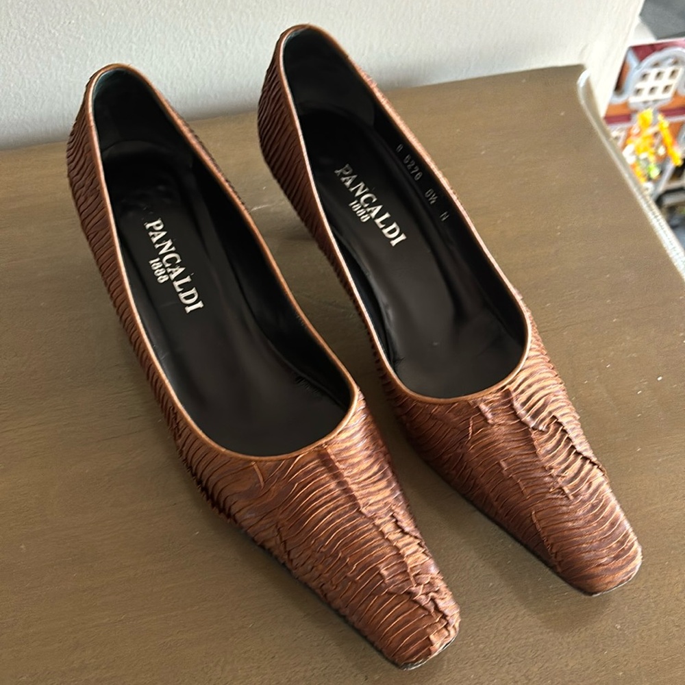 ✨Vintage✨ Pancaldi 1888 Italian Brown Pleated Squared Off Point Toe Kitten Heels